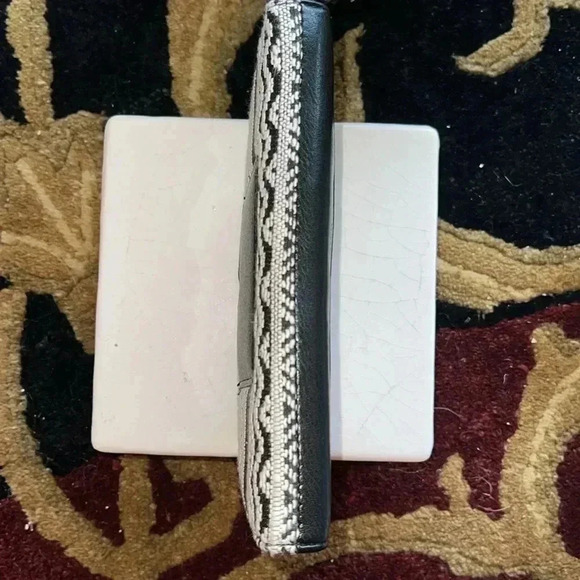 Elizabeth and James Vegan Half Moon Black White Wristlet 8 Slots Credit Cards - Picture 6 of 11